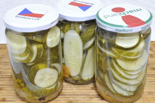 Jak uvařit sterilované myslivecké okurkové řezy? Snadné recept, připravený za 45 - 60 minut